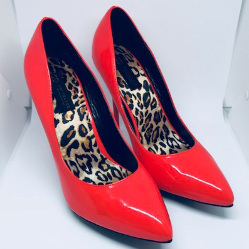 Pointed toe high-heel red shoes